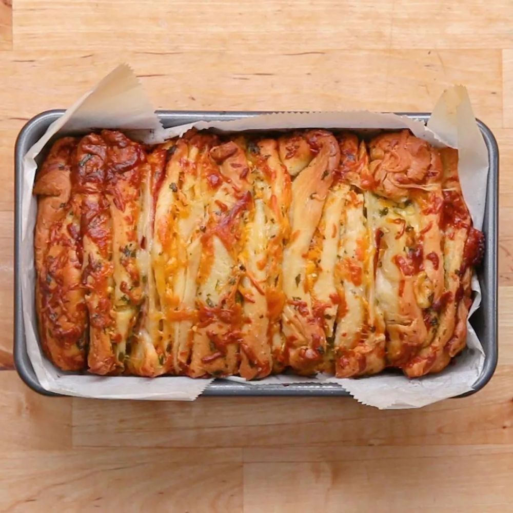 Cheesy Garlic Pull-Apart Bread