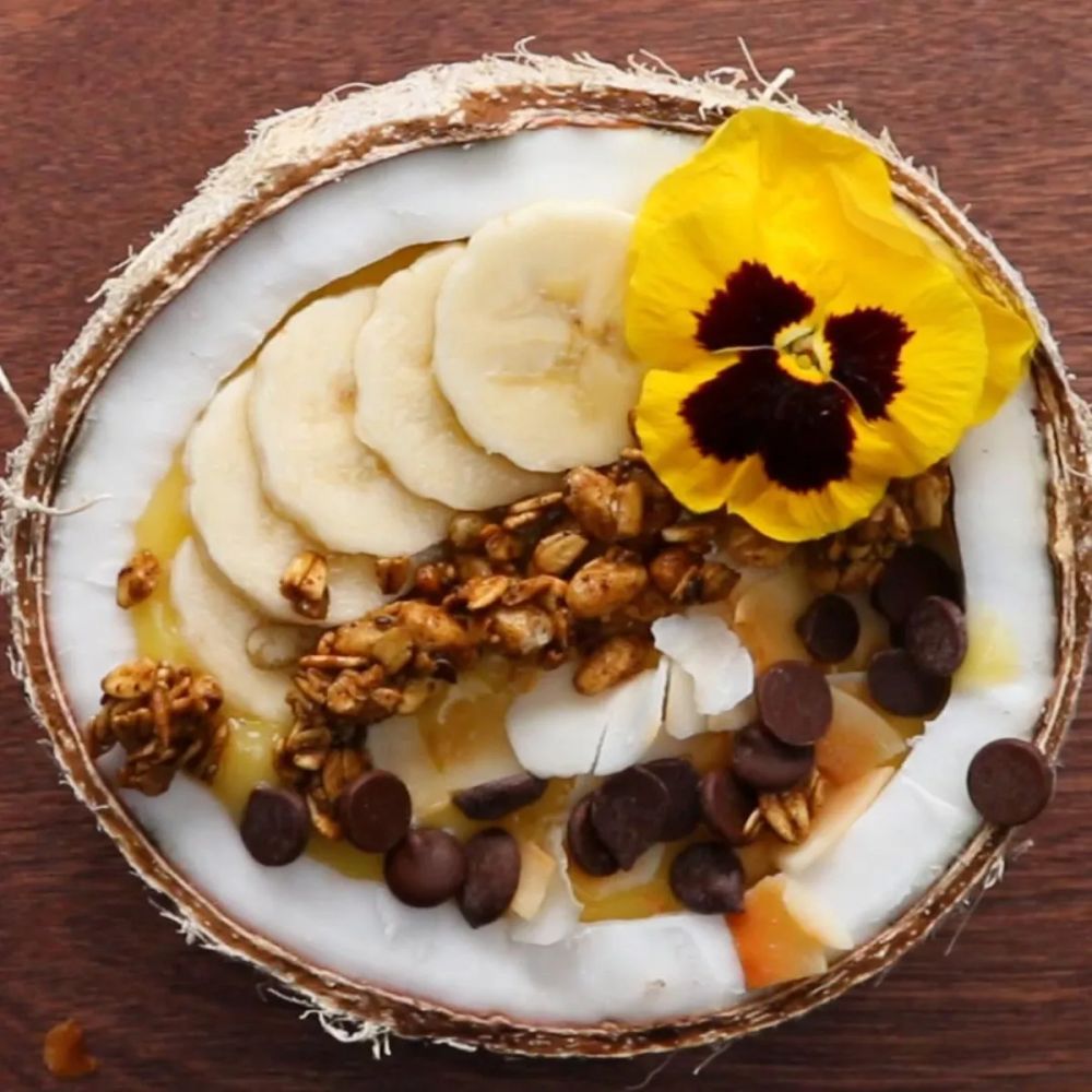 Tropical Coconut Smoothie Bowl