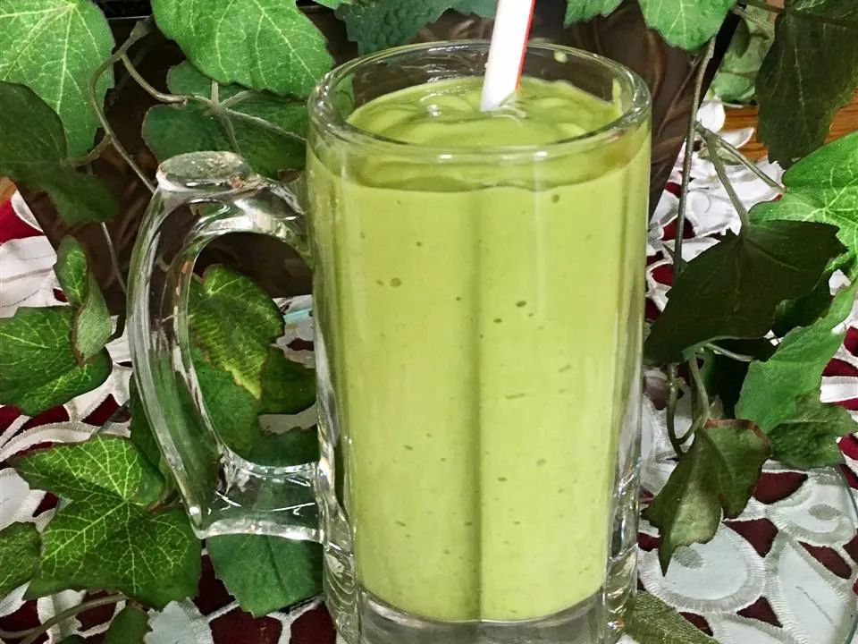 Banana, Avocado, and Spinach Smoothie