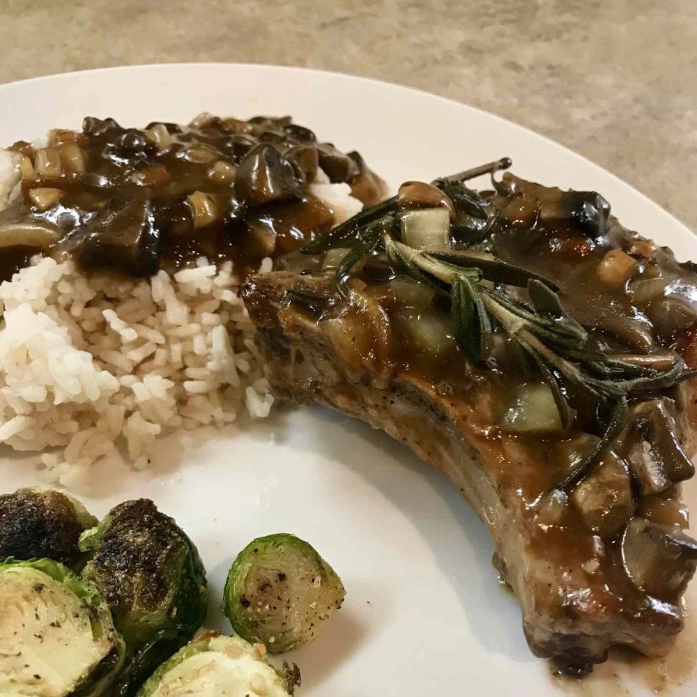 Pork Chops in Mushroom Gravy