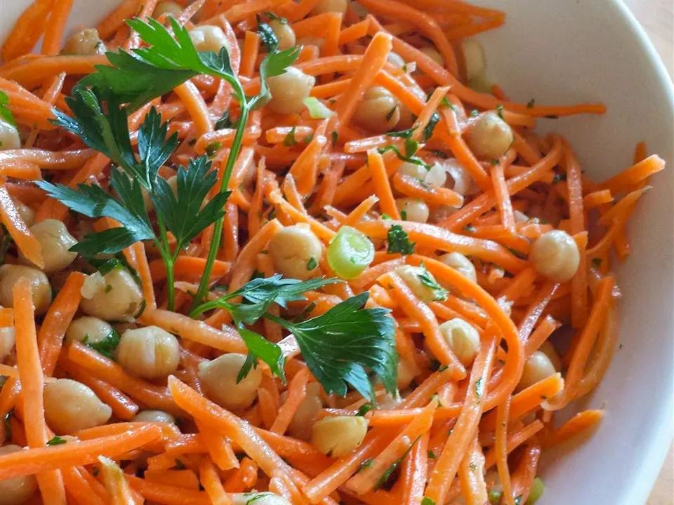 Quick and Easy Carrot and Chickpea Salad