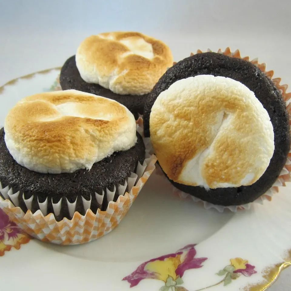 Toasted Marshmallow Cupcakes