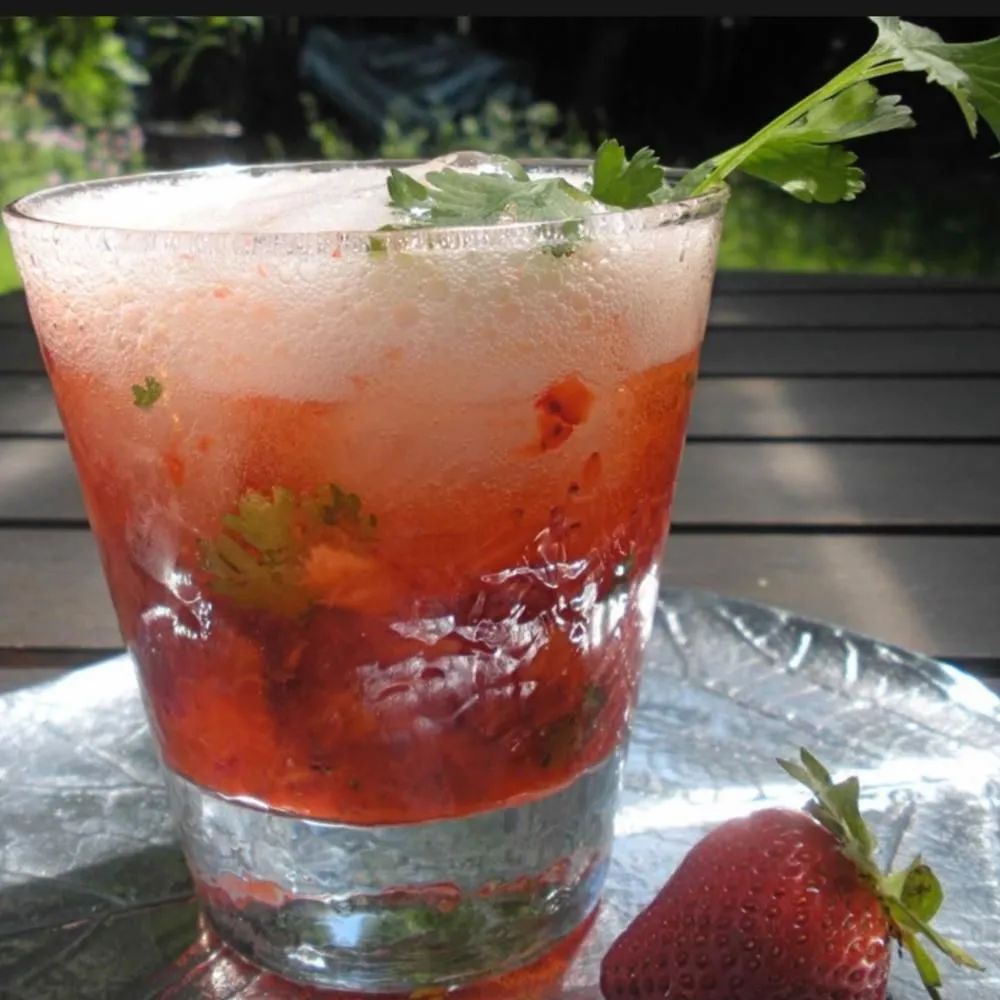 Strawberry Smash Cocktail