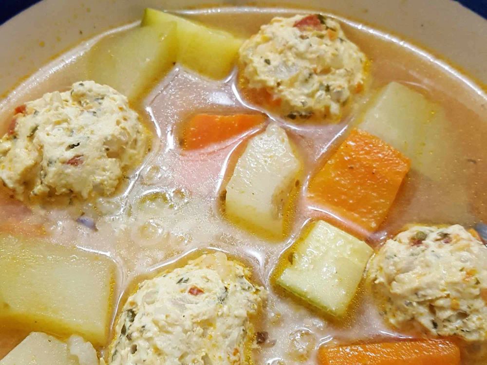 Mexican Chicken Meatball Soup (Sopa de Albóndigas de Pollo)