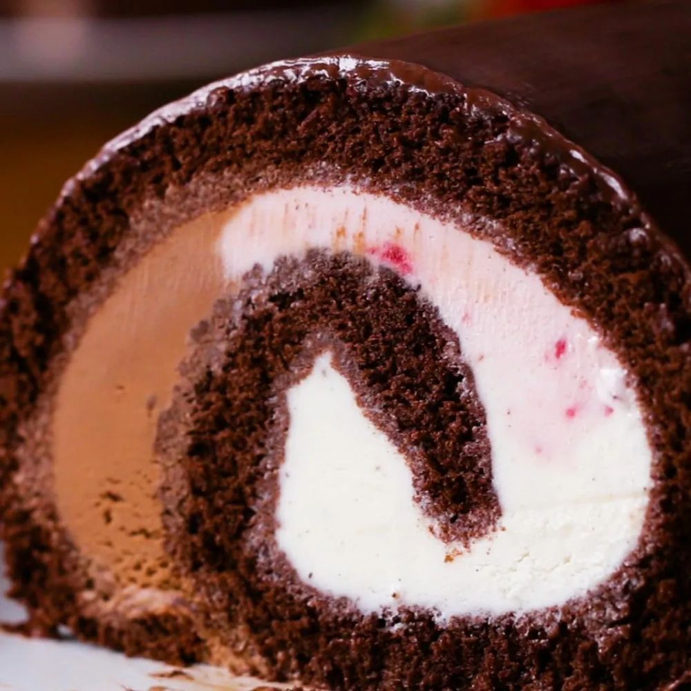 Neapolitan Ice Cream Cake Roll