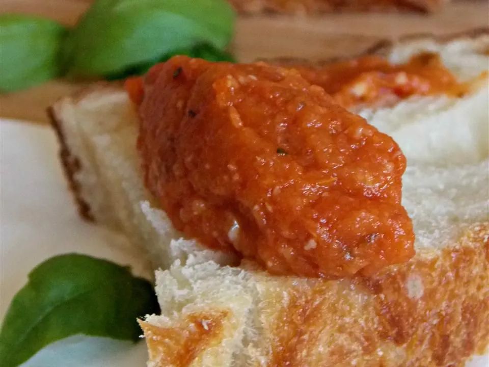 Garlic Roasted Tomato Spread