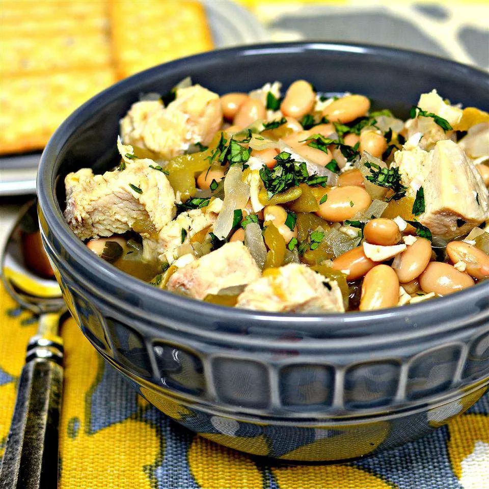 Simple Chicken and White Bean Soup