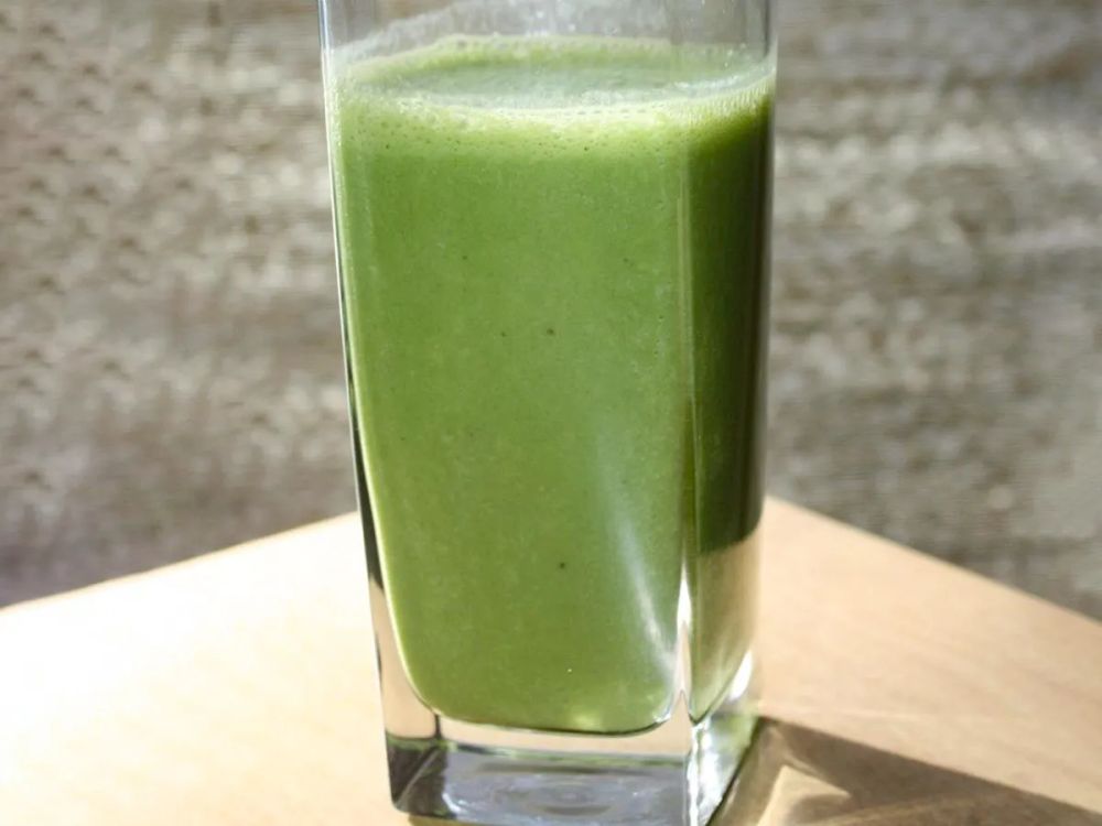 Breakfast Banana Green Smoothie