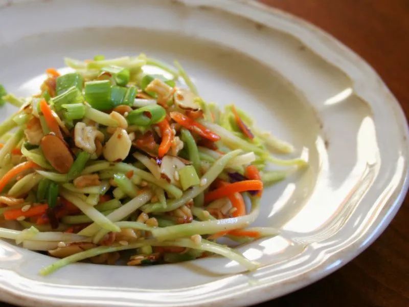 Crunchy Ramen Broccoli Slaw