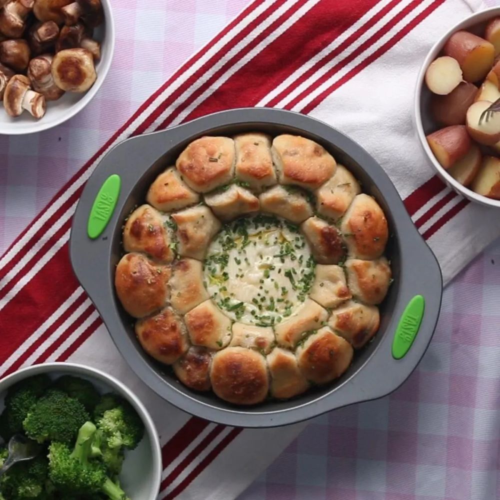 Monkey Bread Brie Fondue