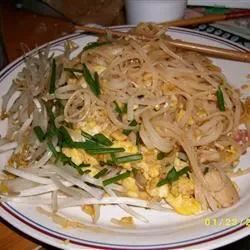 Chicken Pad Thai with Peanut Sauce