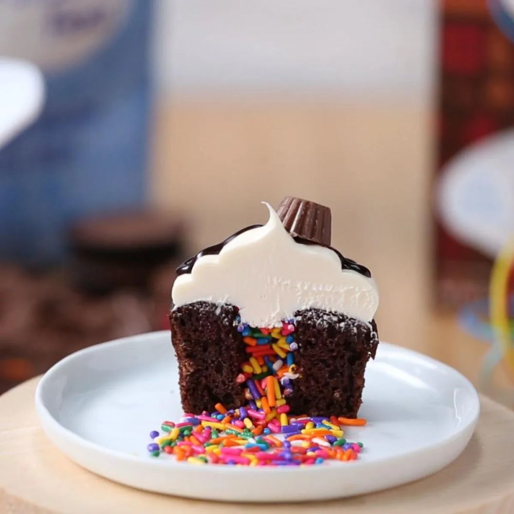 Chocolate Pinata Cupcake: Cupcake Sandwich