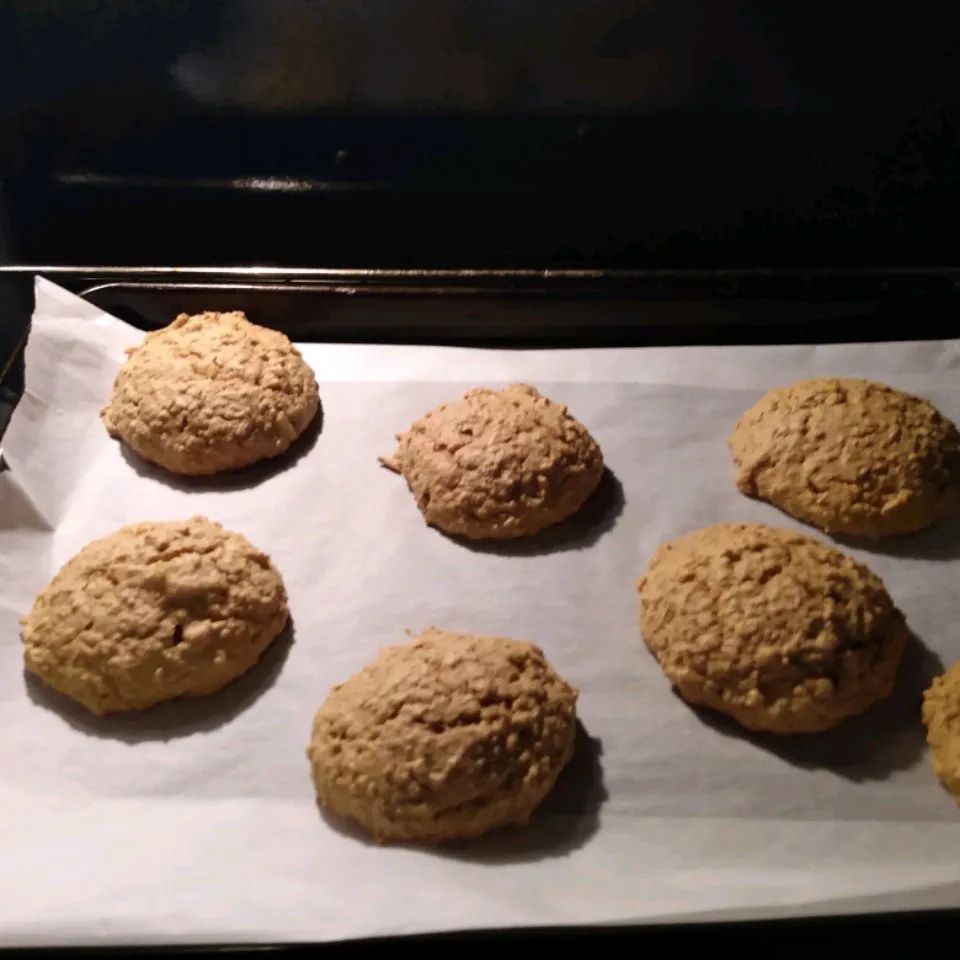 Apple Peanut Butter Oatmeal Cookies