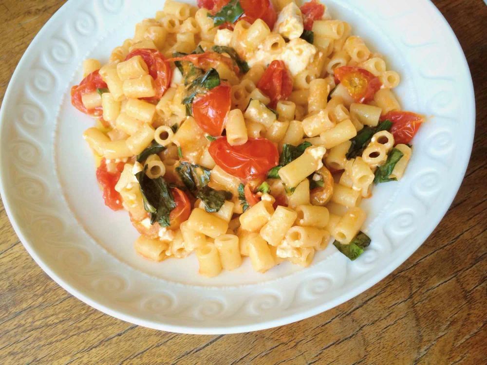 Easy Feta Tomato Pasta