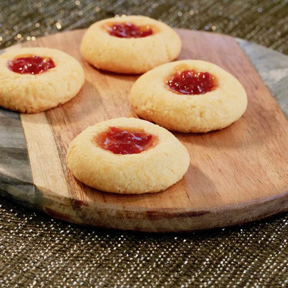 Cheesy Thumbprint Appetizers with Hot Pepper Jelly