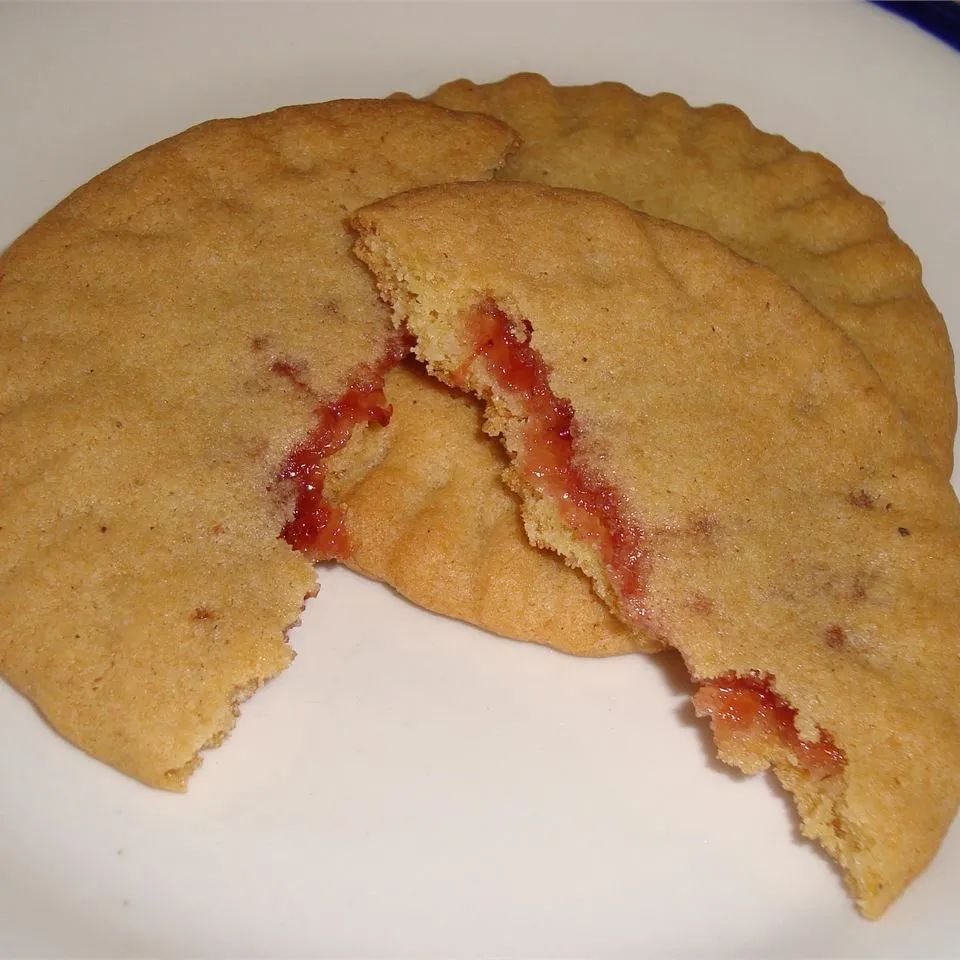 Granny's Strawberry Preserves-Filled Cookies