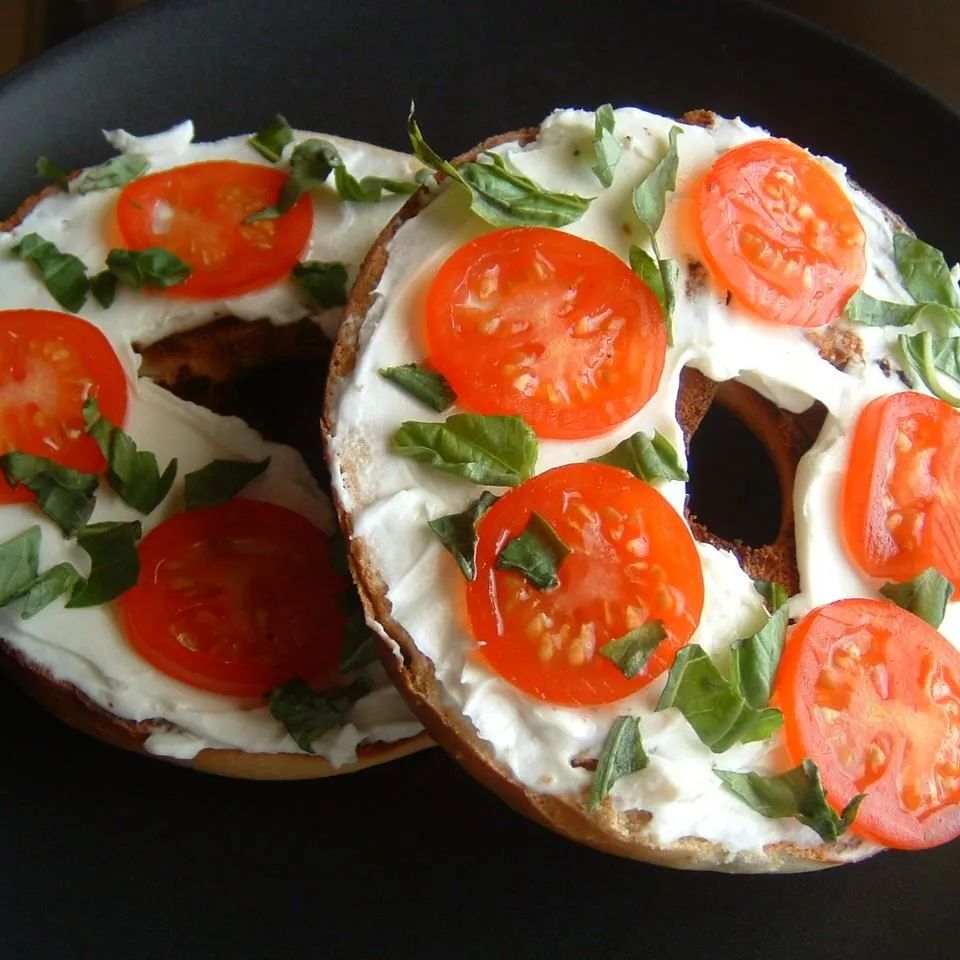 Queenie's Killer Tomato Bagel Sandwich