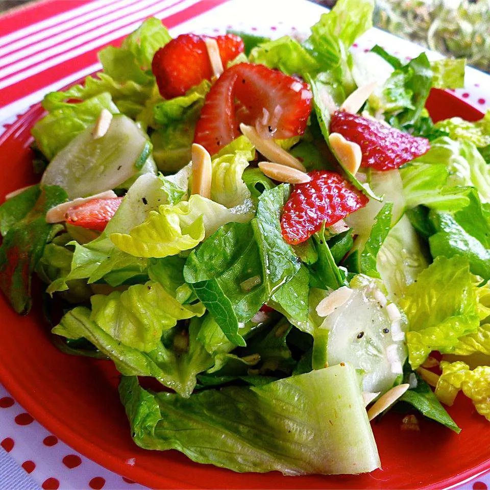 Easy and Quick Strawberry Summer Salad