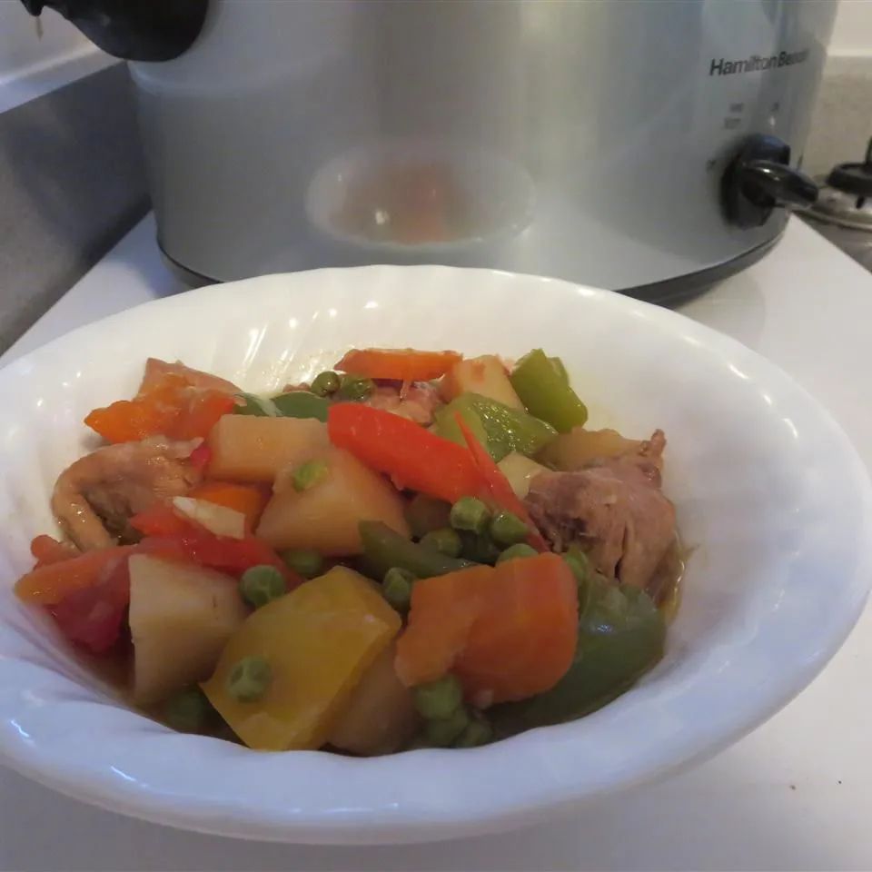 Slow Cooker Chicken Afritad