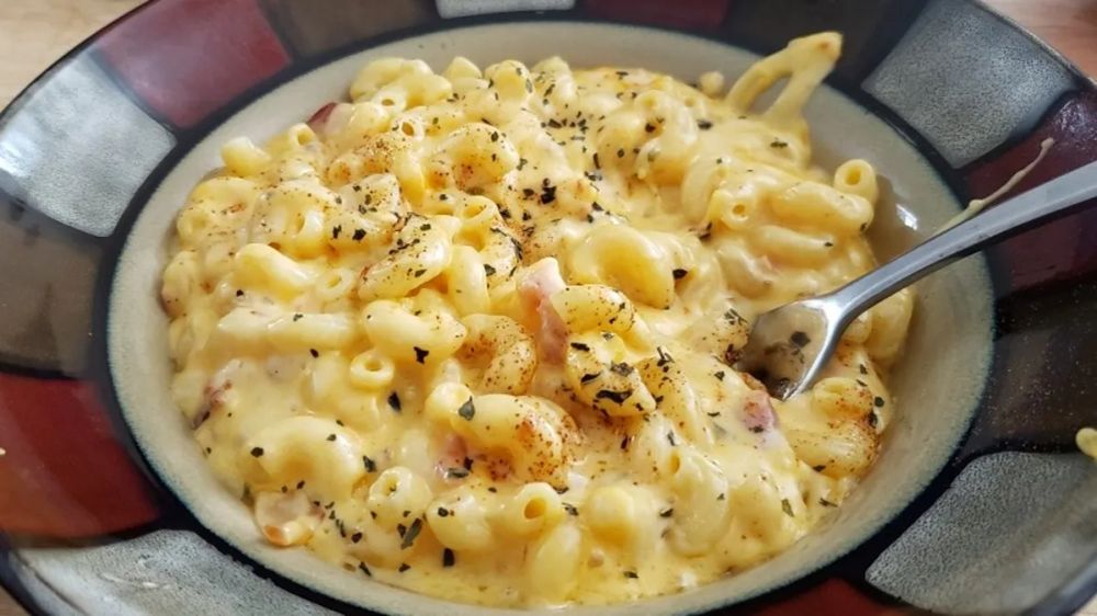 Bacon And Roasted Garlic Mac & Cheese