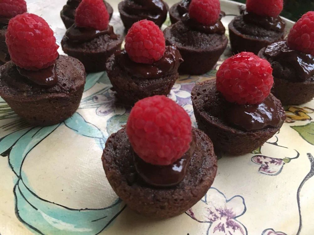 Mini Dessert Brownies with Raspberries