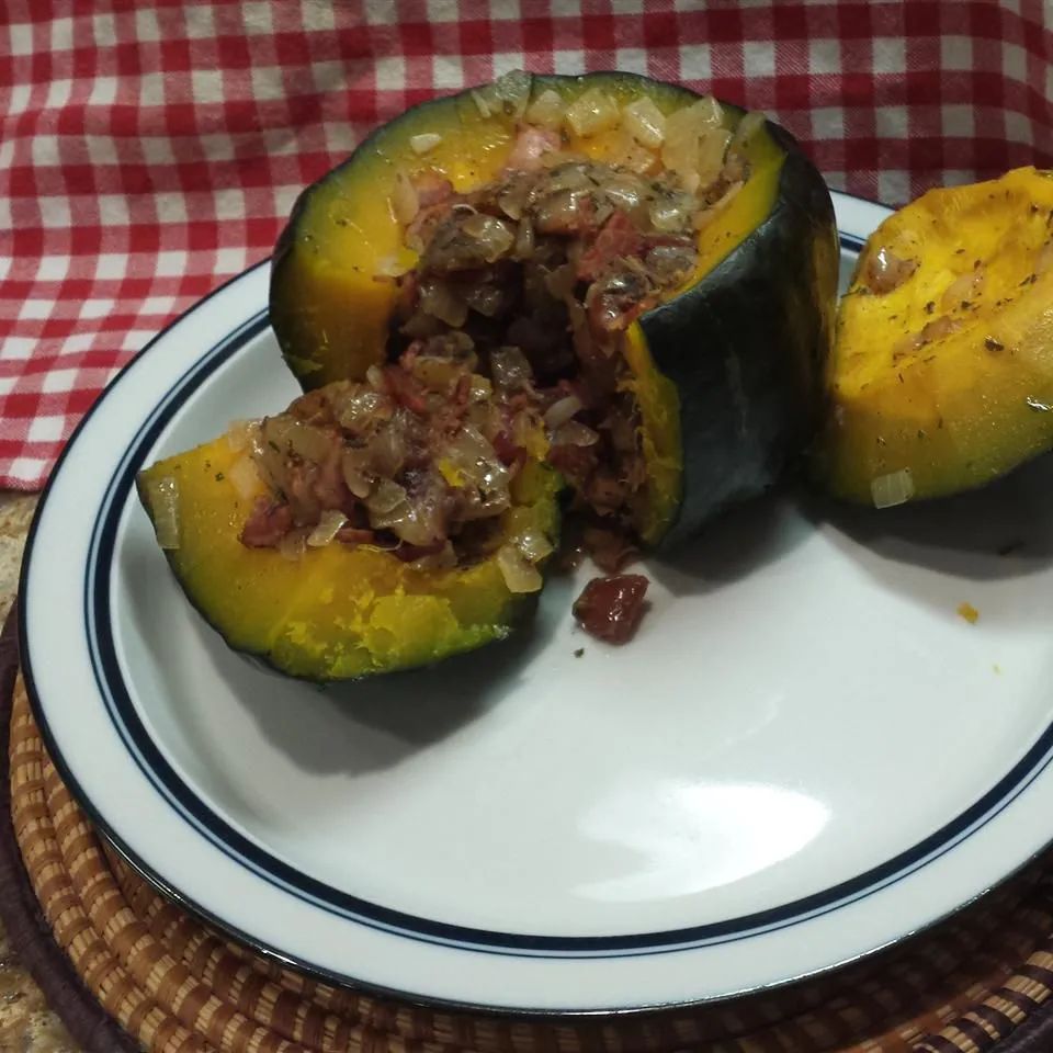 Squash Stuffed With Dates and Onion