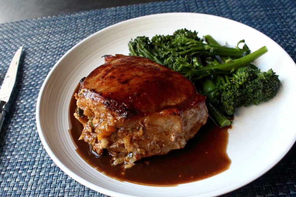 Peach-Stuffed Pork Chops