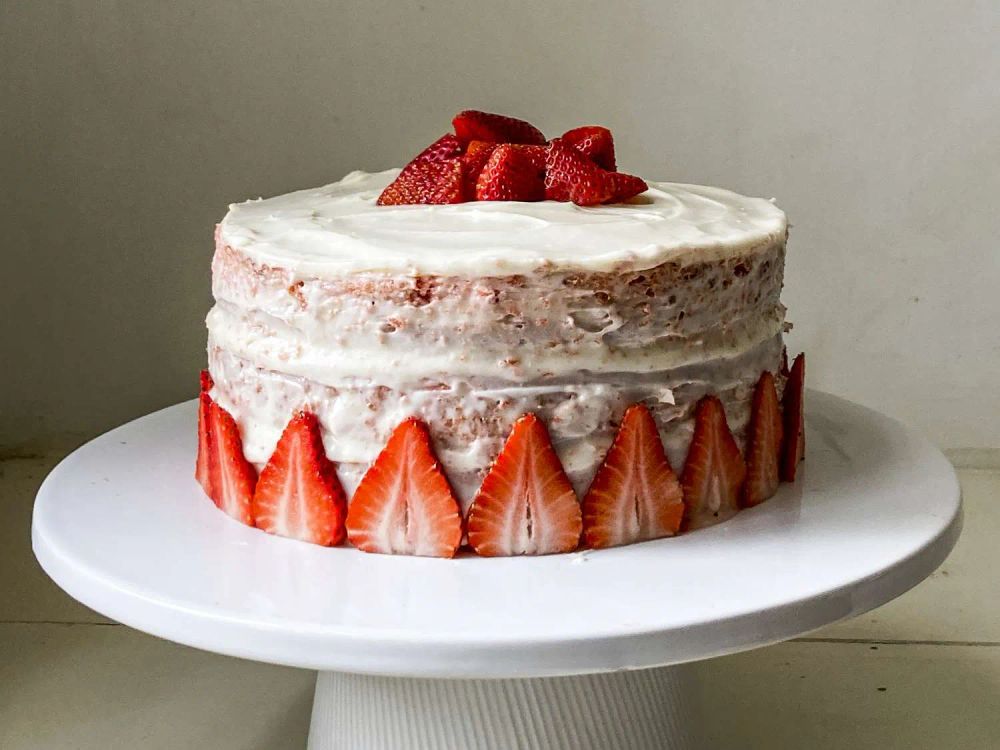 Strawberry Cake with Jell-O