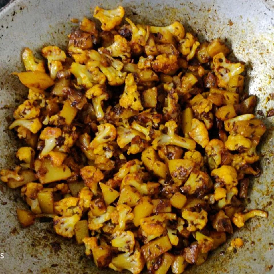 Cauliflower and Potato Stir-Fry - East Indian Recipe