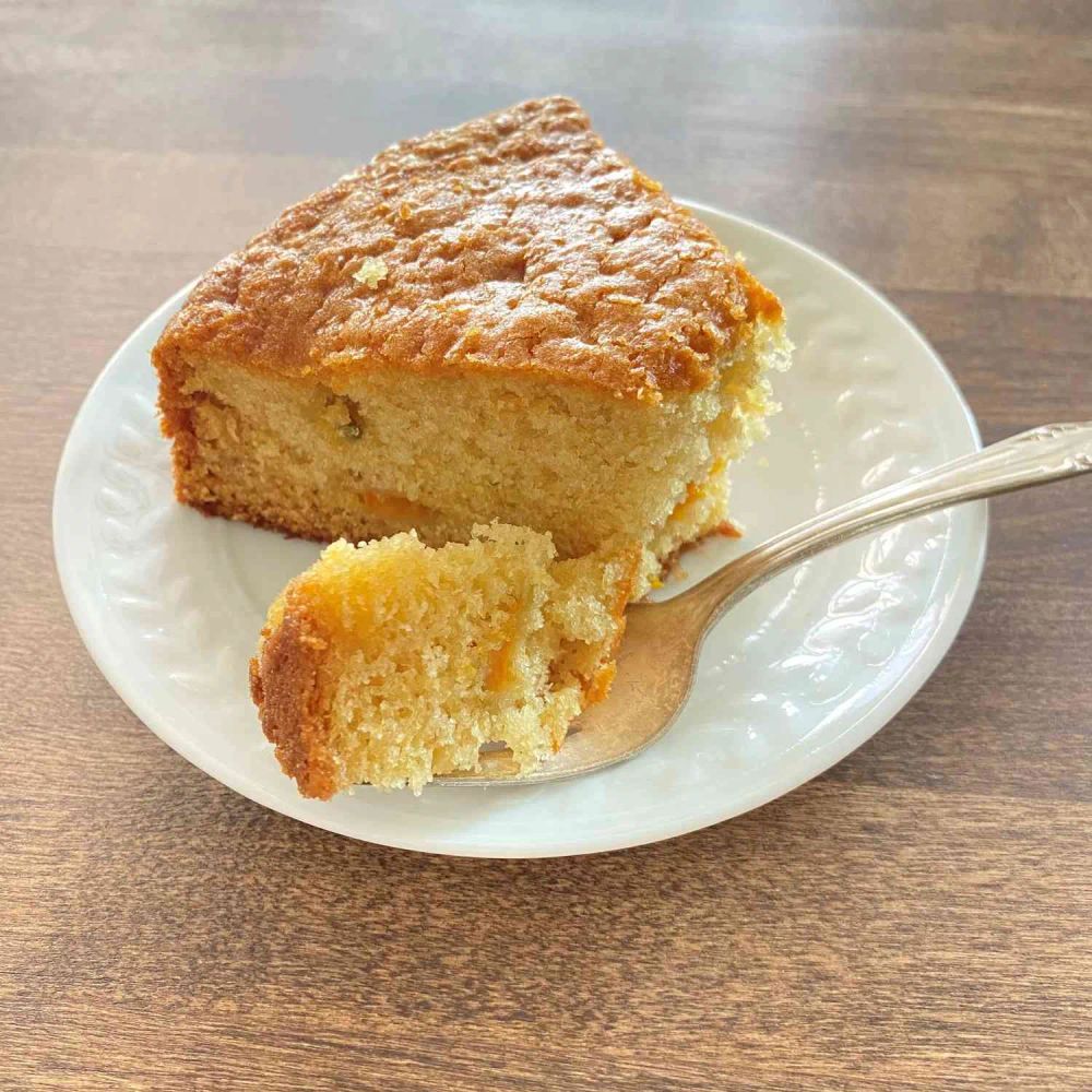 Mango Cake with Olive Oil and Greek Yogurt