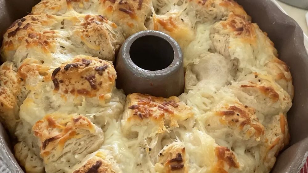 Cheesy Garlic Monkey Bread