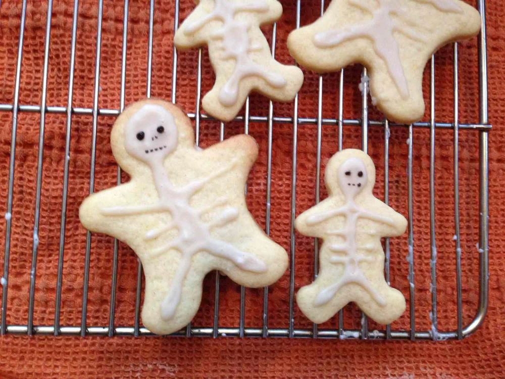 Halloween Skeleton Cookies