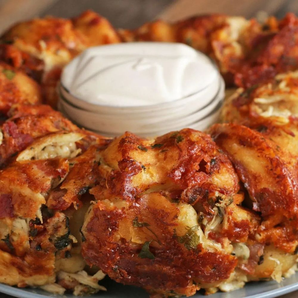 Garlic Knot Chicken Alfredo Ring