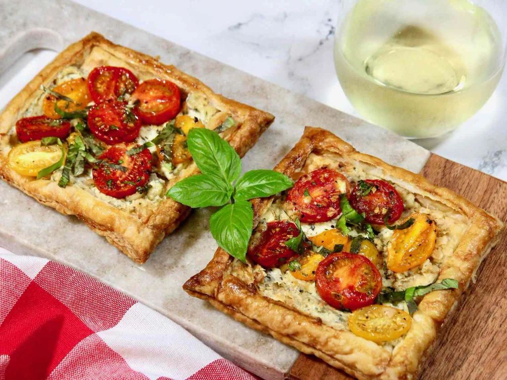 Puff Pastry Tomato Tarts