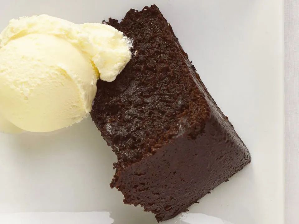 Amazing Slow Cooker Chocolate Cake