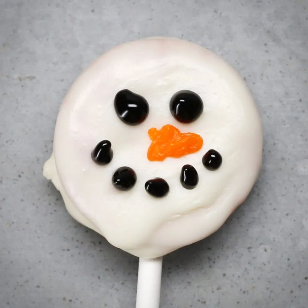 Mint Chocolate Snowman Ritz Pops