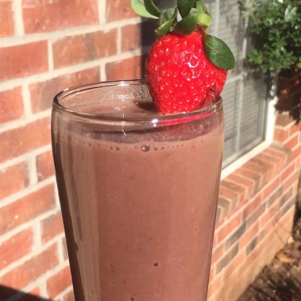 Chocolate Strawberry Sapodilla Smoothie