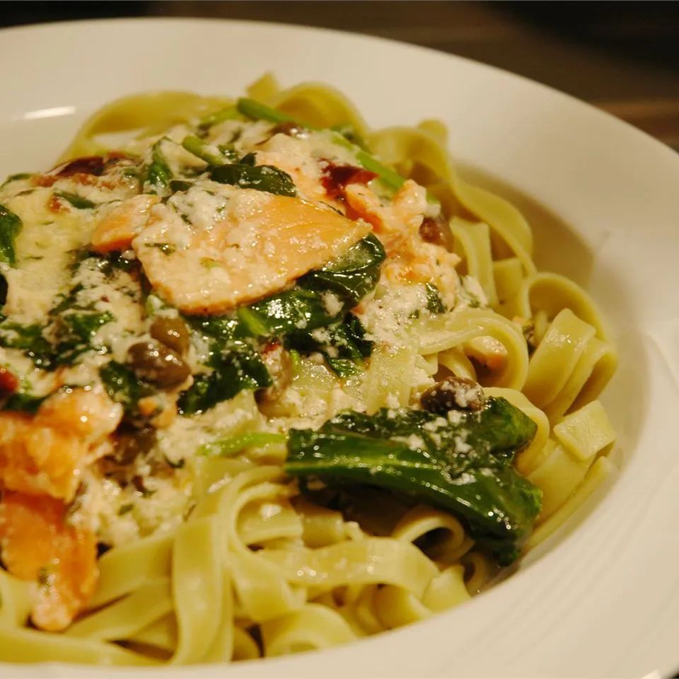 Salmon and Spinach Fettuccine