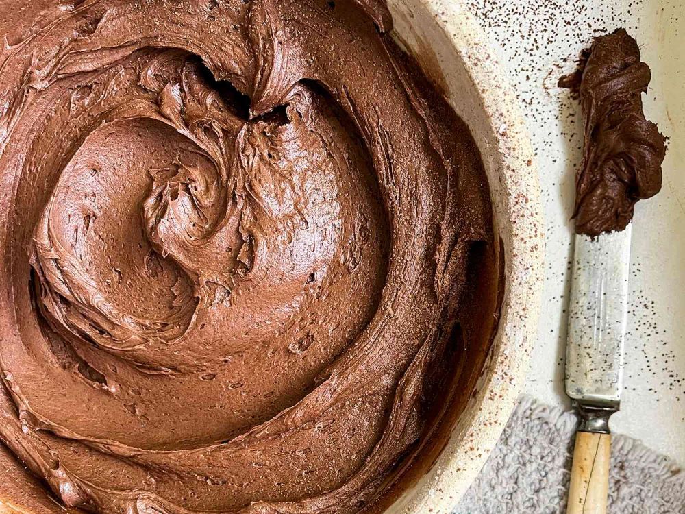 Buttermilk-Chocolate Buttercream Frosting