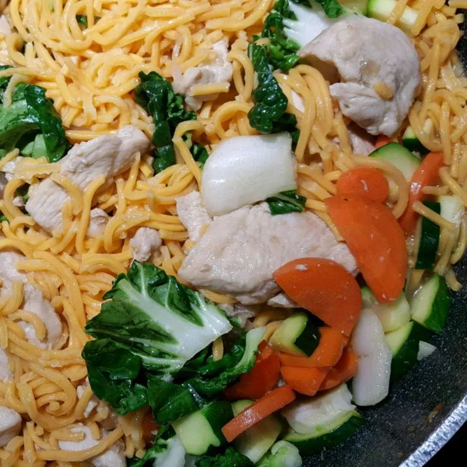 Chow Mein with Chicken and Vegetables