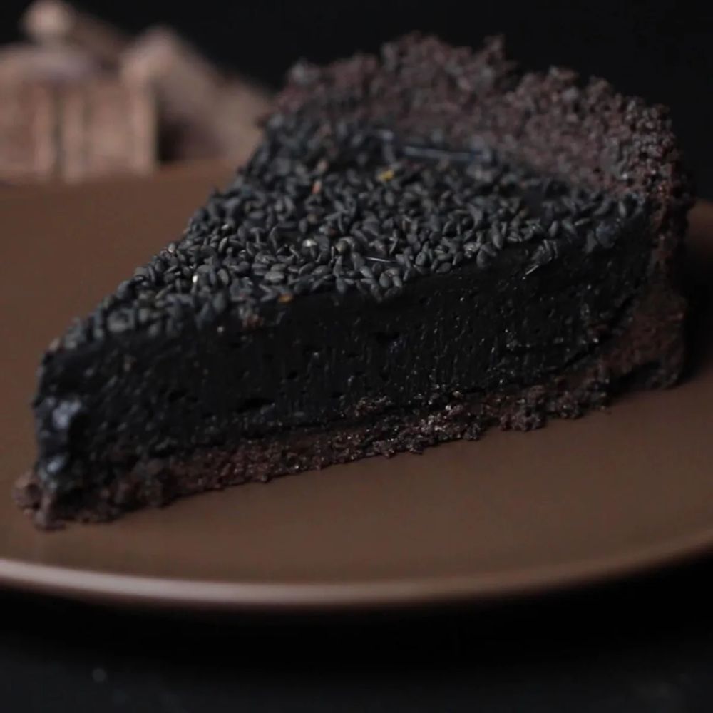 No-Bake Charcoal Cheesecake