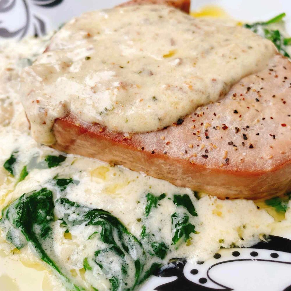 Tuna Steaks with Garlic-Herb Cream Sauce