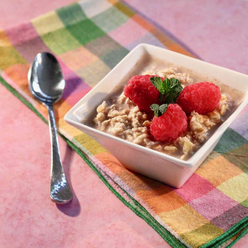 Overnight Oatmeal with Fresh Raspberries