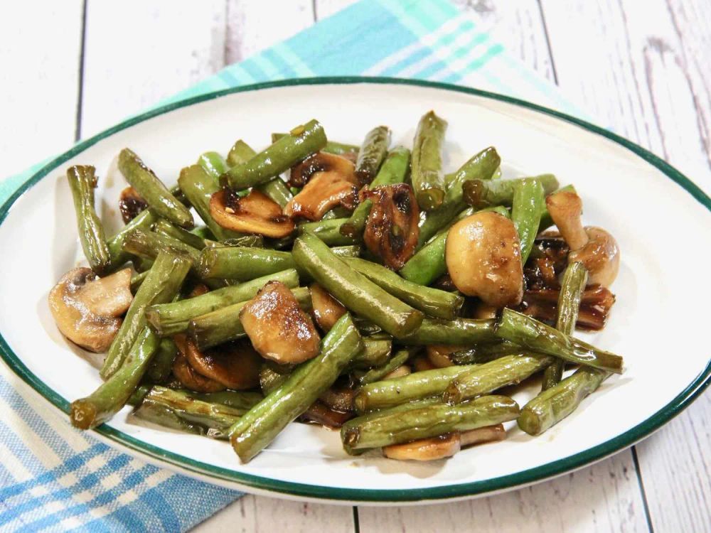 Asian-Inspired Green Beans and Mushrooms