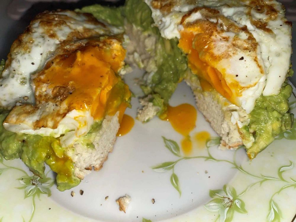 Avocado and Egg Breakfast Sandwich