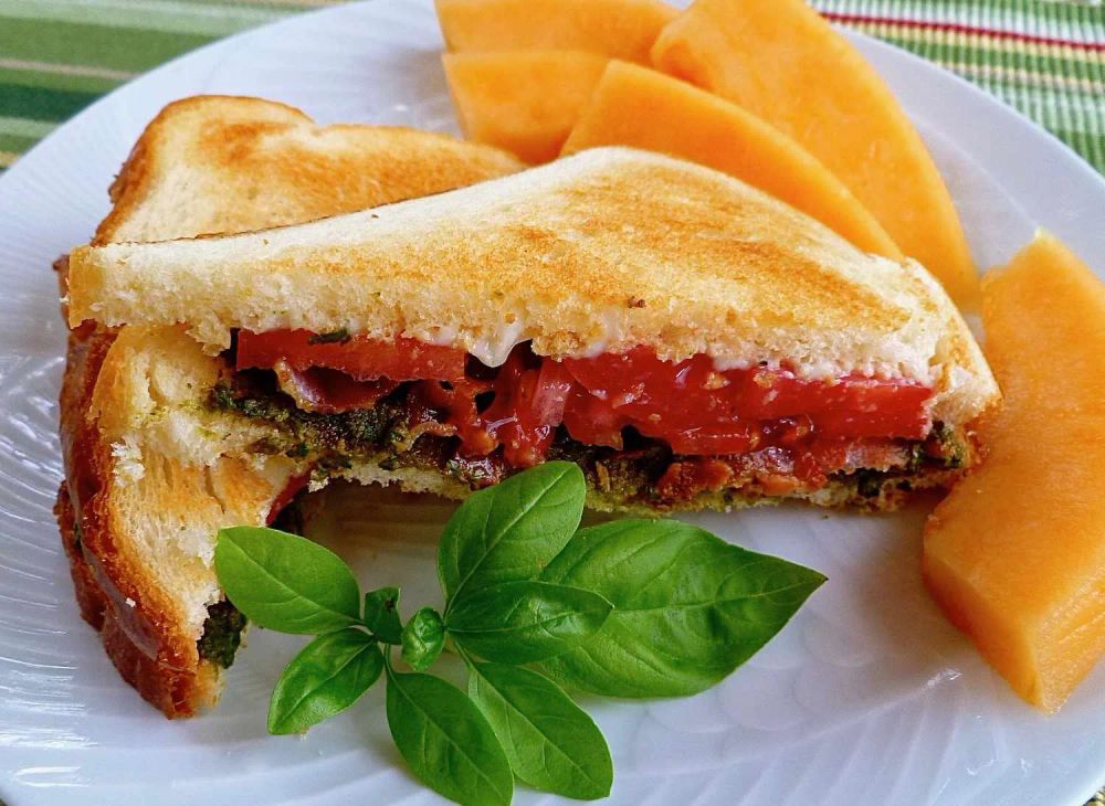 Bacon, Basil Pesto, and Tomato Sandwich