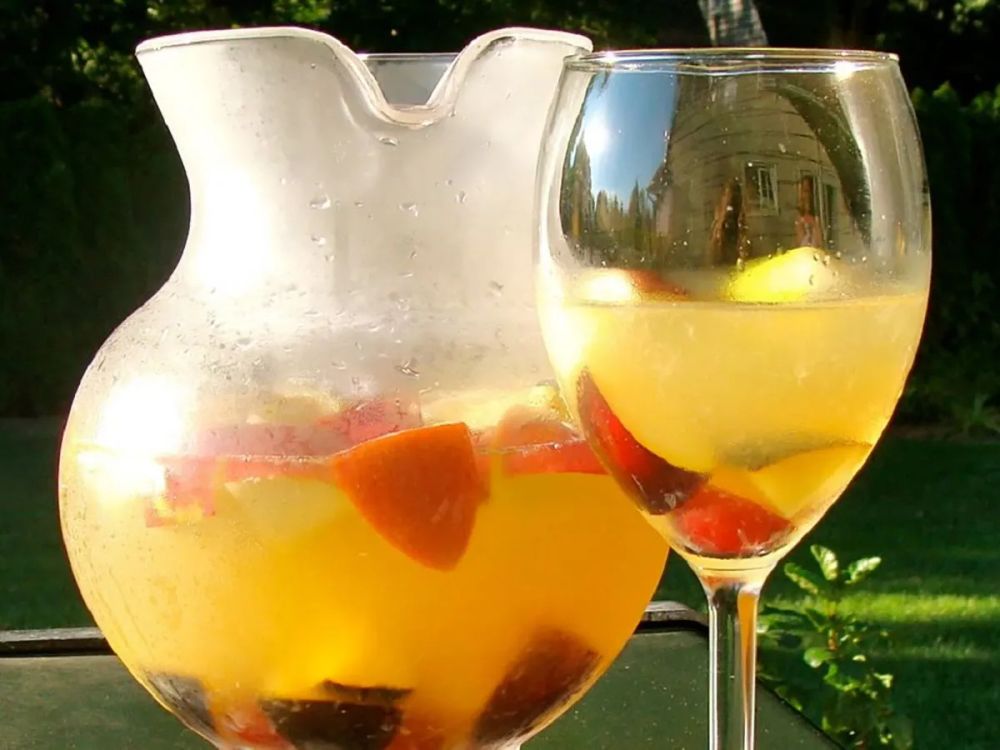 White Peachy Sangria