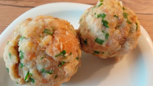 German Bread Dumplings "Semmelknödel"