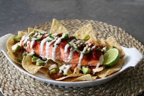 Salsa-Baked Salmon Nachos