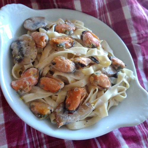 Mussels and Pasta with Creamy Wine Sauce